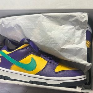Nike Dunk Low size 6.5 W/5 M